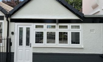 Tranquil Studio - Sleeps 2 & Private Parking