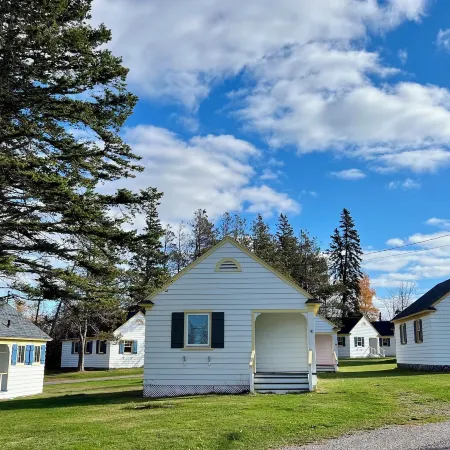 Green Gables Bungalow Court