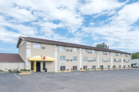 Super 8 by Wyndham Watertown