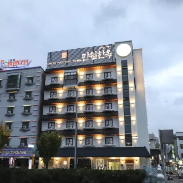 Daejeon Yuseong Manwol Hotel (Hanok)