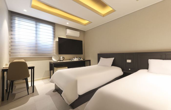 Haenam J Hotel