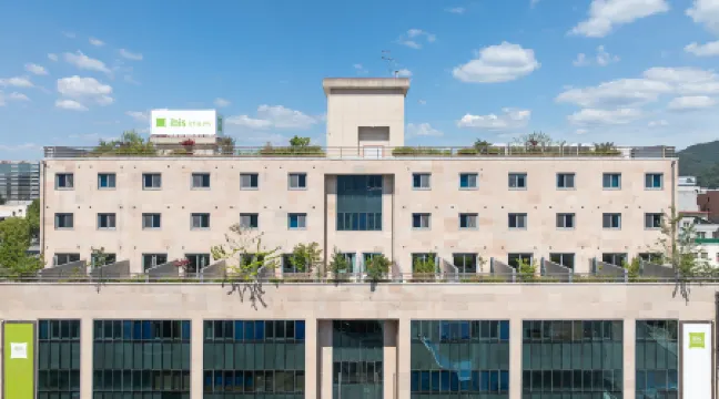 Ibis Styles Ambassador Jeonju City Centre Отели рядом с достопримечательностью «Пхуннаммун в Чонджу»