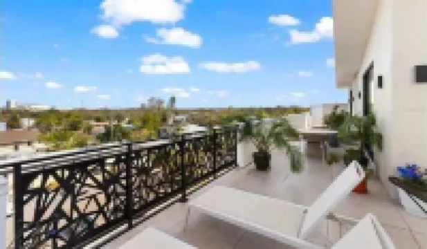 Lux Penthouse 4-story Stunner Rooftop Views