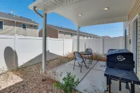 25 ไมล์ ถึงซีดาร์เบรกส์: ยูนิตพร้อมชานบ้านตกแต่งครบ! - ห้องครัว