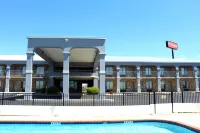 Econo Lodge - Pools
