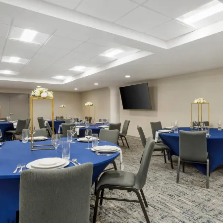 Four Points by Sheraton Newark Airport