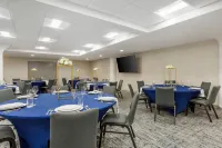 Four Points by Sheraton Newark Airport - พร้อมอาหารเช้า
