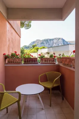 Capri Koral Guest House - Guest houses