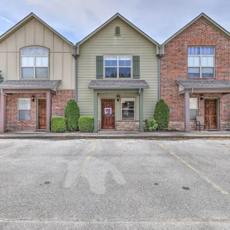 Charming Springdale Townhome ~ 5 Mi to Dtwn!