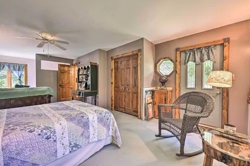 Lakeside Iola Hideaway Stunning Nature Views - Pet friendly