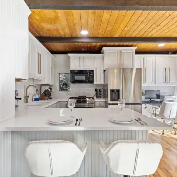 West Vail Hideaway 2/2 fireplace at pine ridge bus stop