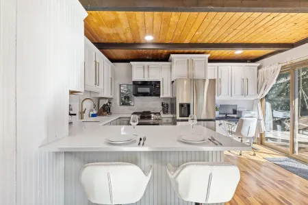 West Vail Hideaway 2/2 fireplace at pine ridge bus stop