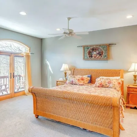 4000 sq. ft. With EXTRA LARGE BRAND NEW HOT TUB. Directly across from Ski Resort