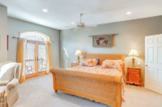 4000 sq. ft. With EXTRA LARGE BRAND NEW HOT TUB. Directly across from Ski Resort