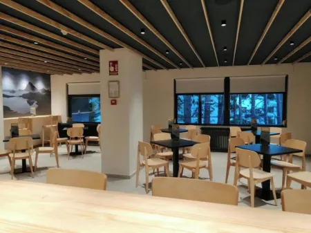 Apartamentos Midi 3000