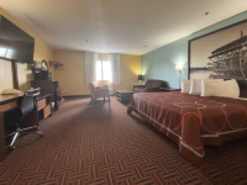 Super 8 by Wyndham Peoria Hotels in Peoria