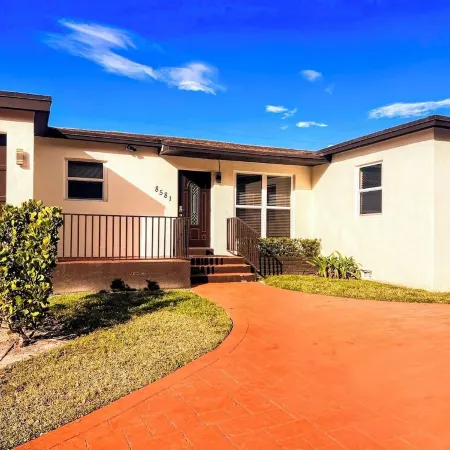 Magnolia House Miami - Heated Pool with Water Slide, BBQ & Gazebo