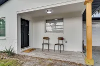 Walk to Restaurants: Home w/ Yard in Safety Harbor - Wifi