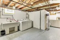 Inviting Family Home, 2 Mi to Eastwood Mall! - Wifi