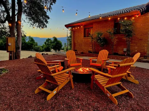New Listing Near Yosemite Park, King Bed, Hot Tub, BBQ, Firepit & Mountain Views