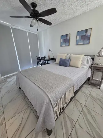 Condado Beach Condo - Fast Wi-Fi, AC, Pool & Security 24/7