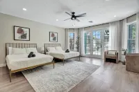 6BR Hollywood Lakes Home with Pool & Spa
