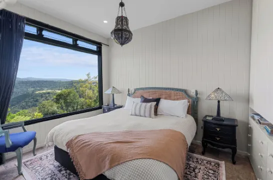 Escape to Serenity in Beechmont Luxurious Cabin Retreat