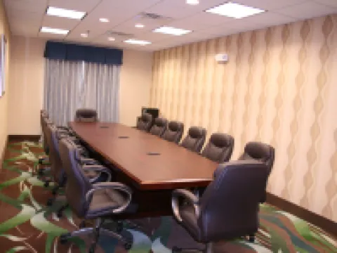 ホリデイ イン エクスプレス ホテル & スイーツ プラット by IHG プラットのホテル