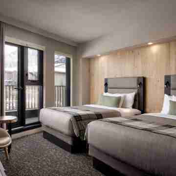 Peaks Hotel and Suites Rooms