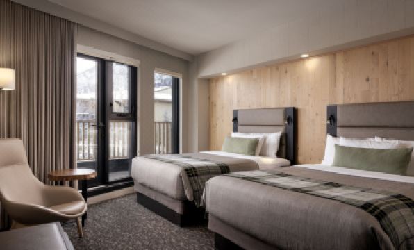 Peaks Hotel and Suites