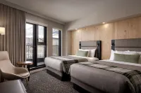 พีคส์ โฮเทล แอนด์ สวีทส์