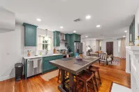 Luxury Downtown with Parking Near Wec Springs, Forest and Santos Trailhead