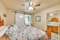 Spacious Lake Texoma Vacation Rental w/ Game Room! - parking
