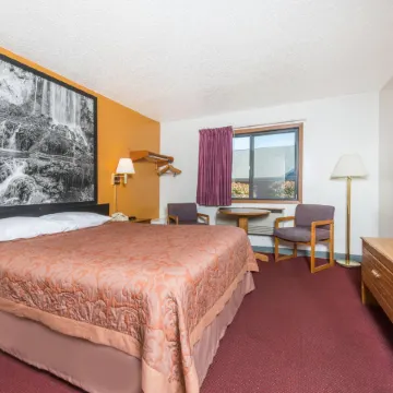 Super 8 by Wyndham Front Royal