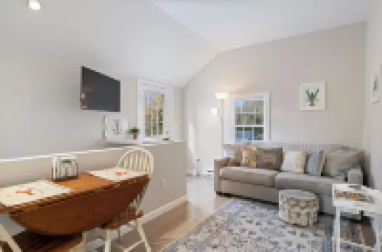 Coastal Cottage in the heart of Kennebunk, ME