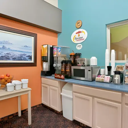 Super 8 by Wyndham Belleville IL/St. Louis Area