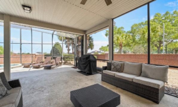 Make Memories in This 6 Bedroom With Private Pool