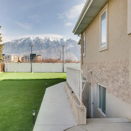 Stunning Peak Views Near Utah Lake! Cozy Getaway