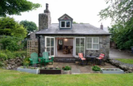 Cottage in Pantymwyn Near Loggerheads Park Hotels in 