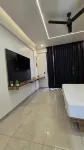 OMEX HAZRATGANJ - Condos