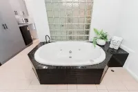 Country 2 Coast Motor Inn Coffs Harbour - Bathtub
