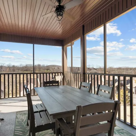 Honey Bee Inn w - Communal Amenities & More!