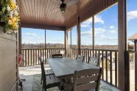 Honey Bee Inn w - Communal Amenities & More! - Parkplatz
