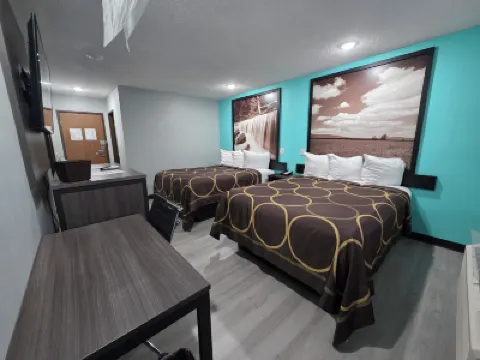 Super 8 by Wyndham Emporia Hotels in 