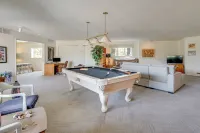 Near Trails: Luxe Mountain-view Retreat in Tucson! - 4 stjerner
