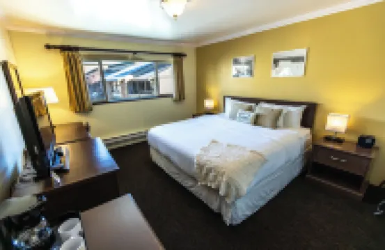The Mammoth Creek Inn