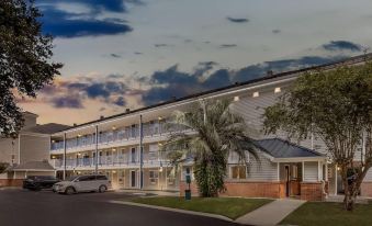 Suburban Studios Lakeland North I-4