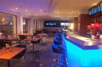 Water's Edge Hotel - 3-Star