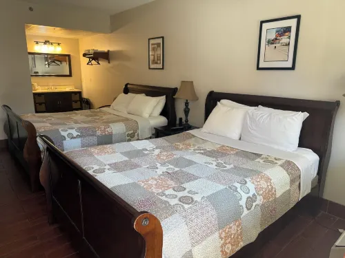 Put in Bay Victory Station Hotel