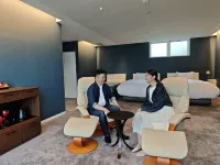 HOTEL 87r